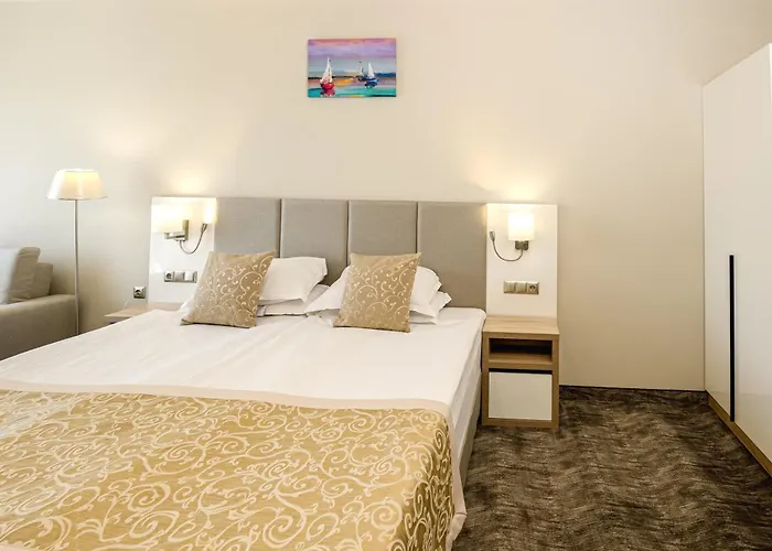 Hotel Laguna Park Sunrise 4*