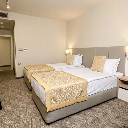 Hotel Laguna Park Sunrise 4*