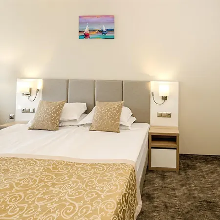 Hotel Laguna Park Sunrise 4*