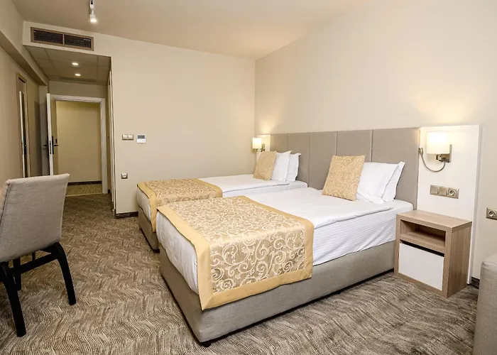 מלון Laguna Park Sunrise 4*